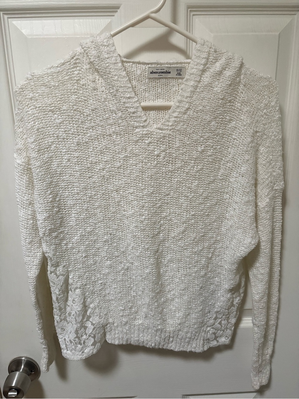 Abercrombie & Fitch Cream V-Neck Textured Knit Sweater with Lace Trim